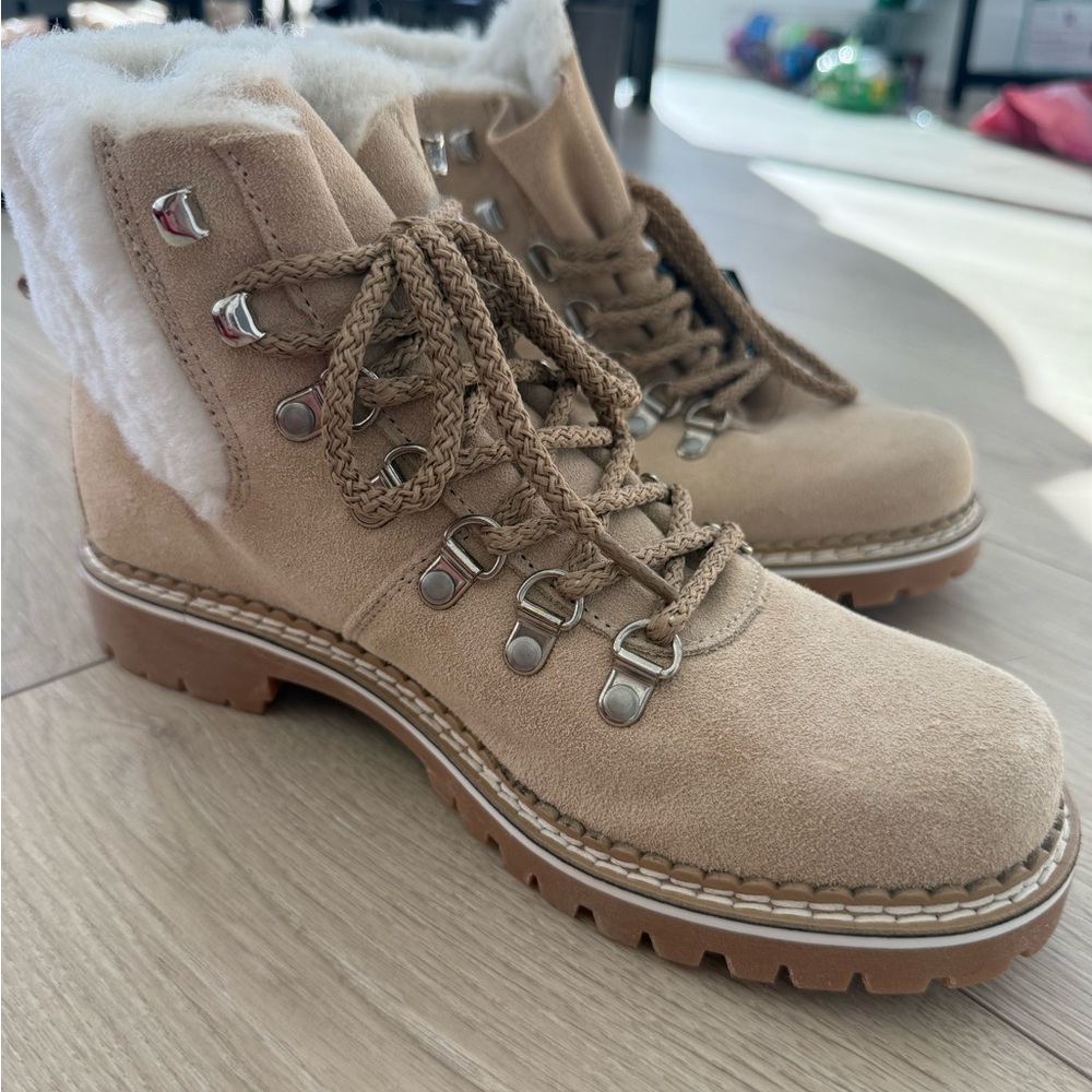 Cozy Beige Winter Boots with Faux Fur Lining